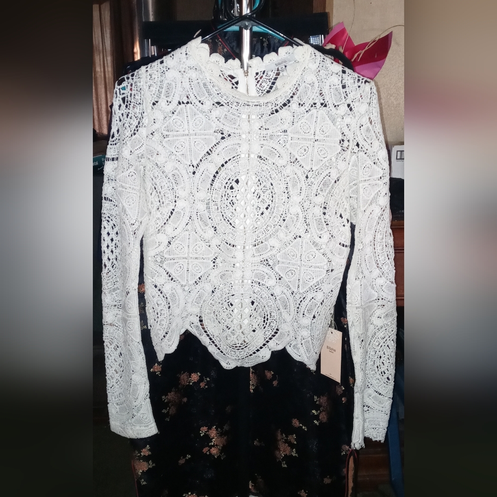 Blāshe Beautiful Lace Zip Up Blouse